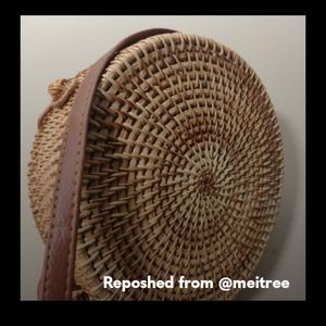 Rattan bag with clasp